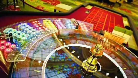 Live dealer managing Three Card Poker table